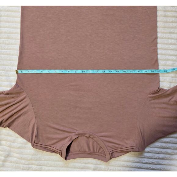 Vuori Current Tech Tee Zion Rose - Picture 7 of 8